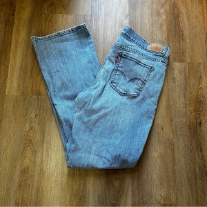 Bootcut Levi’s jeans